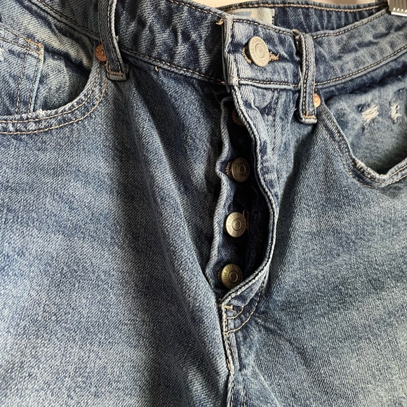 We The Free- NWOT CRVY Denim Shorts. Distressed w/ Rolled Hem & Floral Pockets. - Picture 3 of 5